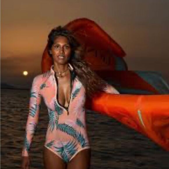 Maaji Tropical Long Sleeve Swimsuit reversible rash guard; small rare! - Picture 12 of 12